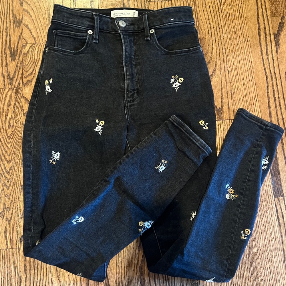 *5/26 Last Chance* Abercrombie Flower-Embroidered Jeans